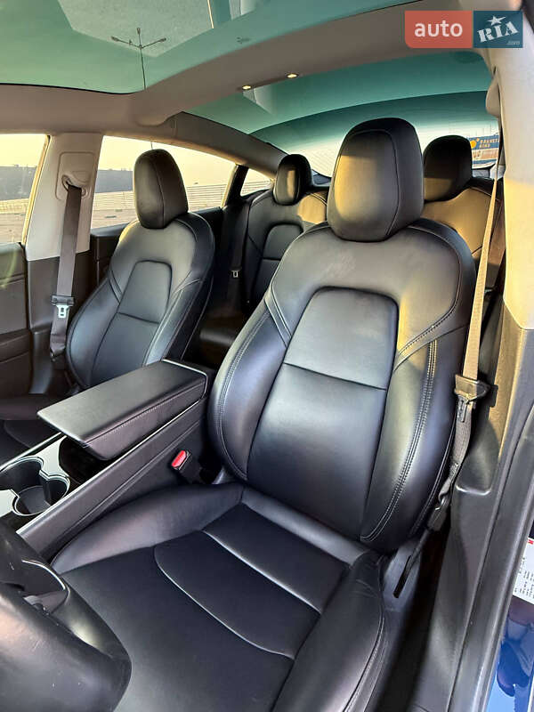 Седан Tesla Model 3 2018 в Львові