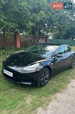 Седан Tesla Model 3 2020 в 