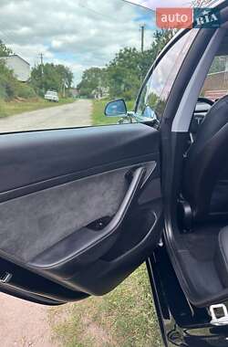 Седан Tesla Model 3 2020 в 