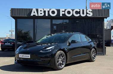 Седан Tesla Model 3 2020 в 