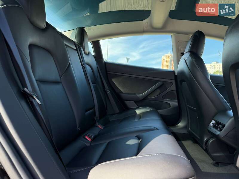 Седан Tesla Model 3 2020 в Киеве
