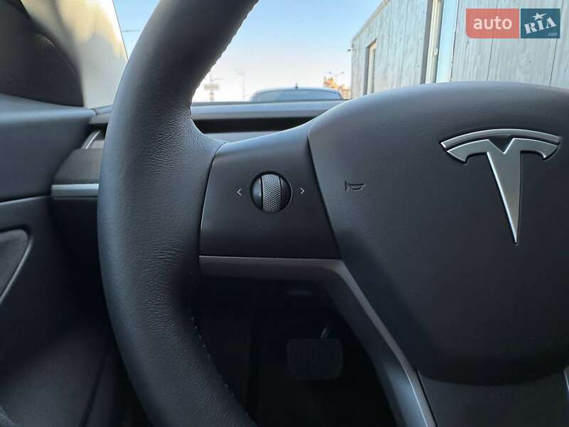 Седан Tesla Model 3 2020 в Киеве