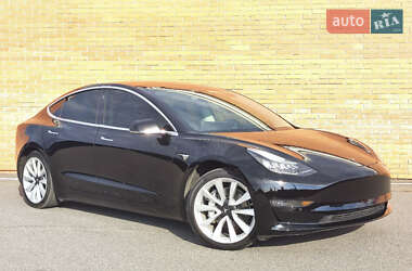 Седан Tesla Model 3 2019 в 