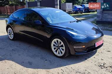 Седан Tesla Model 3 2022 в Кілках