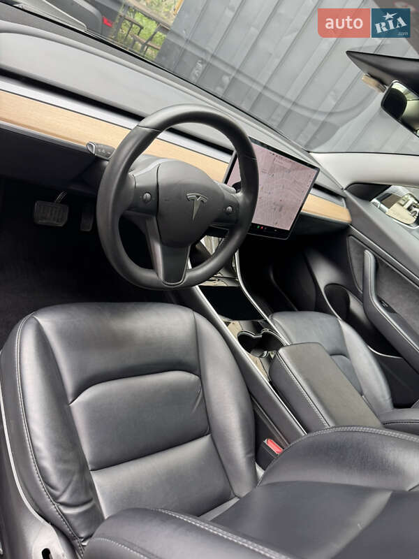 Седан Tesla Model 3 2020 в Ужгороде