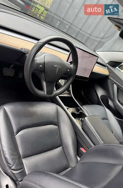 Седан Tesla Model 3 2020 в 