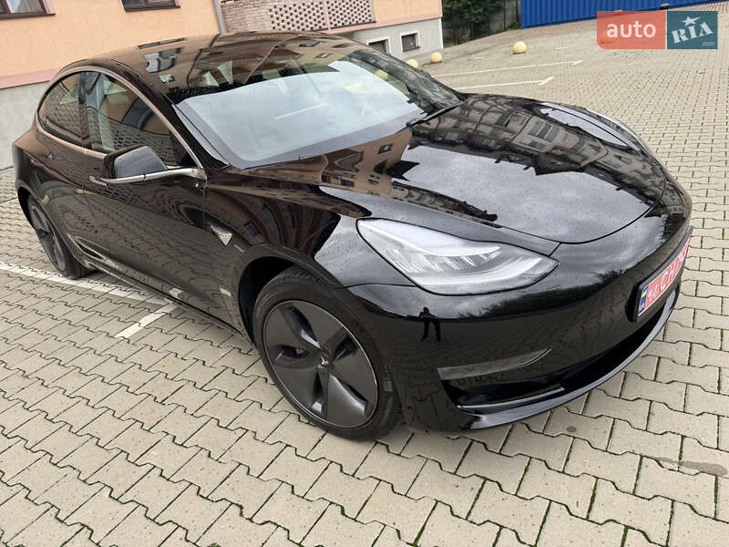 Седан Tesla Model 3 2020 в Ужгороде