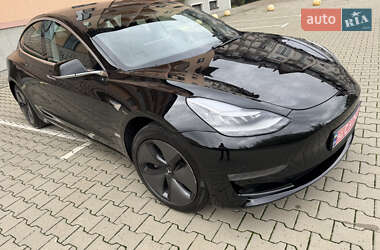Седан Tesla Model 3 2020 в 