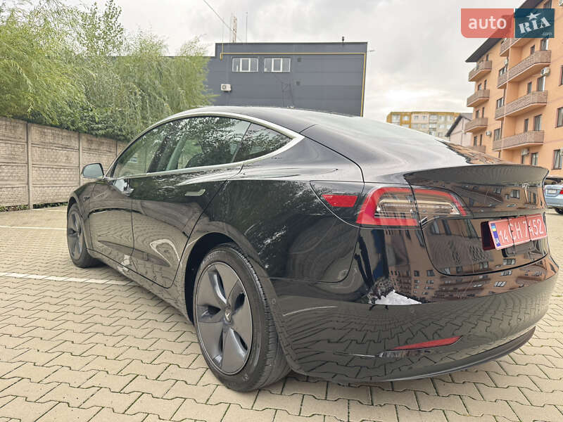 Седан Tesla Model 3 2020 в Ужгороде