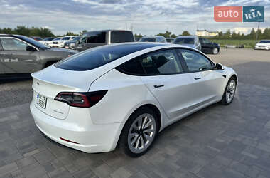 Седан Tesla Model 3 2022 в 