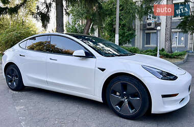 Седан Tesla Model 3 2021 в 