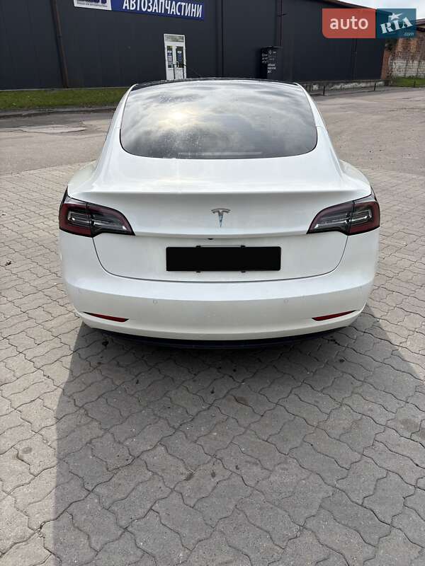 Седан Tesla Model 3 2021 в Львові