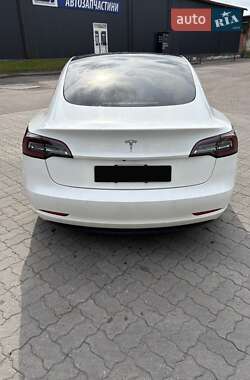 Седан Tesla Model 3 2021 в 