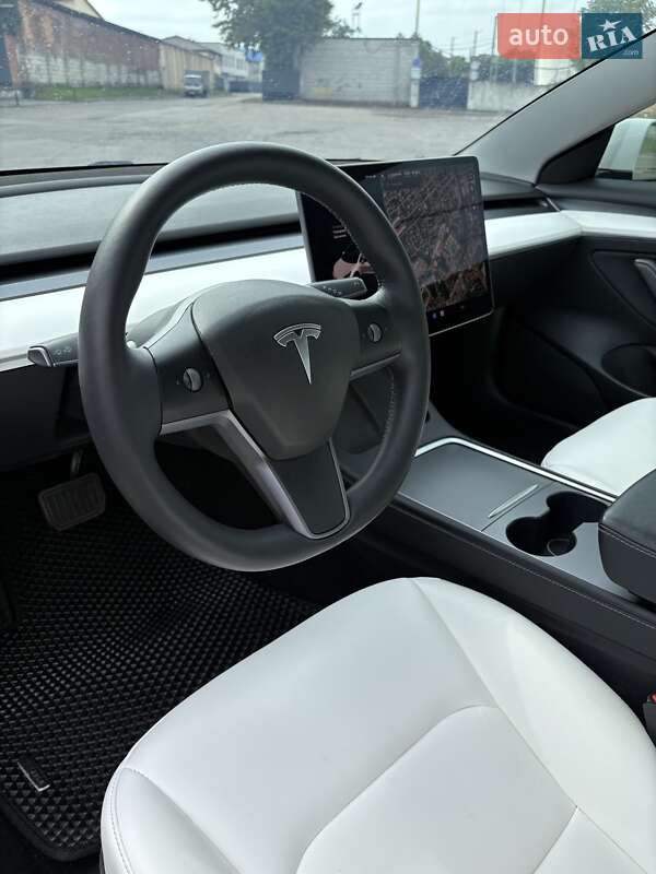 Седан Tesla Model 3 2021 в Львові