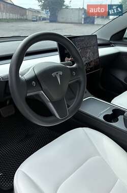 Седан Tesla Model 3 2021 в 