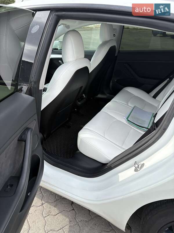 Седан Tesla Model 3 2021 в Львові