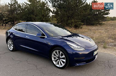 Седан Tesla Model 3 2019 в 
