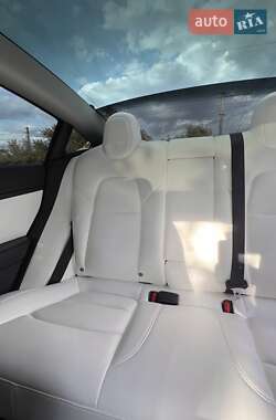 Седан Tesla Model 3 2020 в 