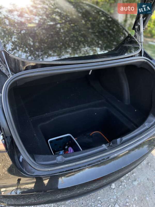 Седан Tesla Model 3 2020 в Днепре