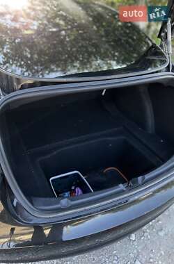 Седан Tesla Model 3 2020 в 
