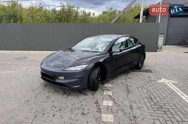 Седан Tesla Model 3 2024 в 