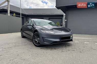 Седан Tesla Model 3 2024 в 