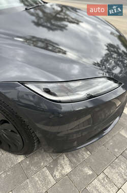Седан Tesla Model 3 2024 в 