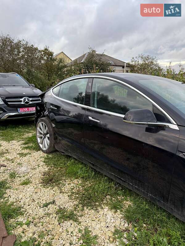 Седан Tesla Model 3 2019 в Львові