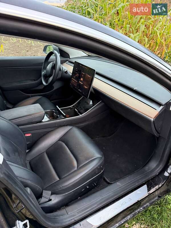 Седан Tesla Model 3 2019 в Львові