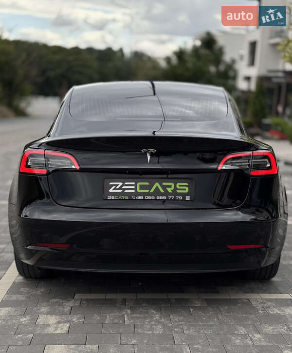Седан Tesla Model 3 2019 в Ужгороде