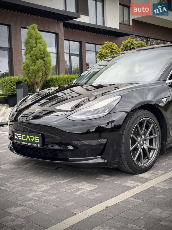 Седан Tesla Model 3 2019 в Ужгороде