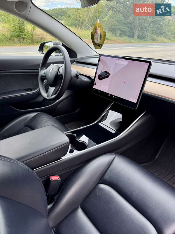 Седан Tesla Model 3 2019 в Ужгороде