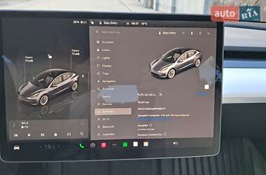 Седан Tesla Model 3 2023 в 