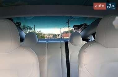 Седан Tesla Model 3 2023 в 