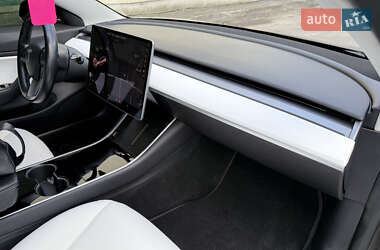 Седан Tesla Model 3 2018 в 