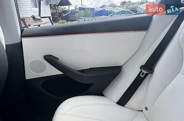 Седан Tesla Model 3 2024 в 