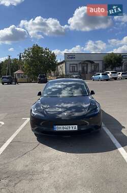 Седан Tesla Model 3 2024 в 
