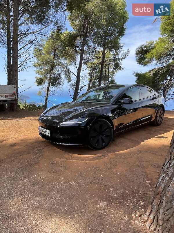 Tesla Model 3 2024