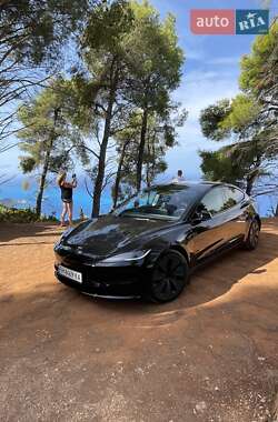 Седан Tesla Model 3 2024 в 
