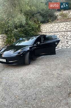 Седан Tesla Model 3 2024 в 