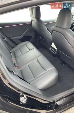 Седан Tesla Model 3 2024 в 