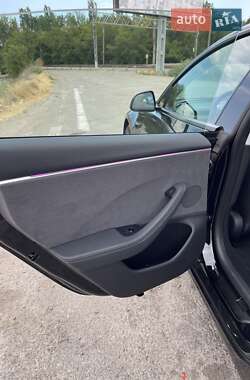 Седан Tesla Model 3 2024 в 