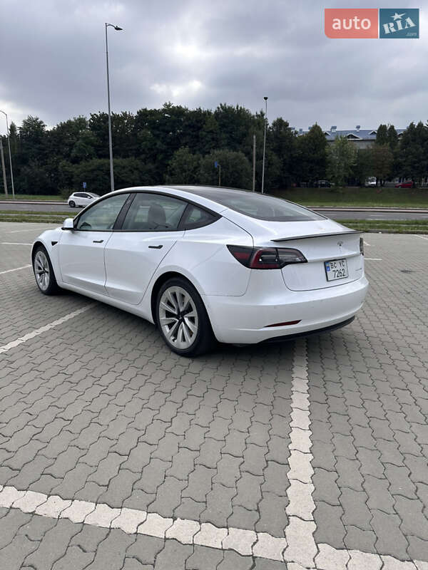 Седан Tesla Model 3 2020 в Львове