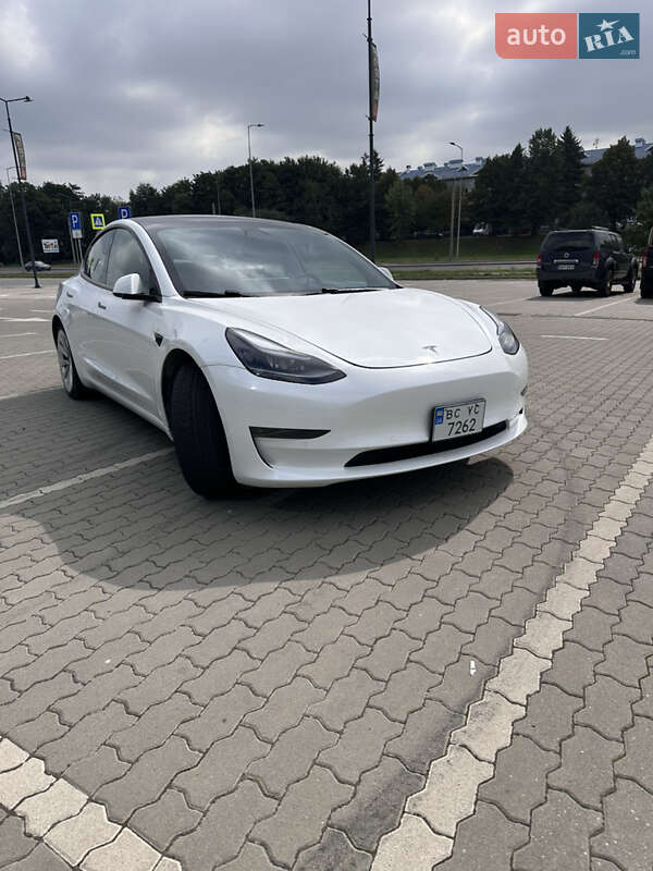 Седан Tesla Model 3 2020 в Львове