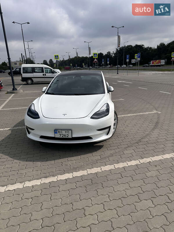 Седан Tesla Model 3 2020 в Львове