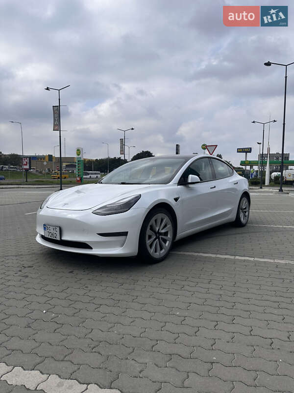 Седан Tesla Model 3 2020 в Львове