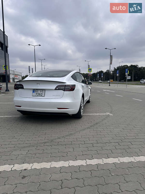 Седан Tesla Model 3 2020 в Львове
