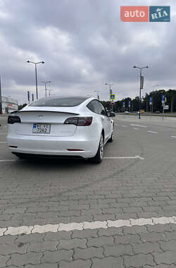 Седан Tesla Model 3 2020 в 