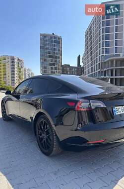 Седан Tesla Model 3 2021 в 
