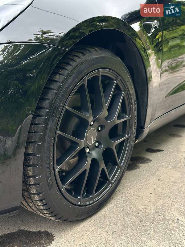 Седан Tesla Model 3 2021 в Львове